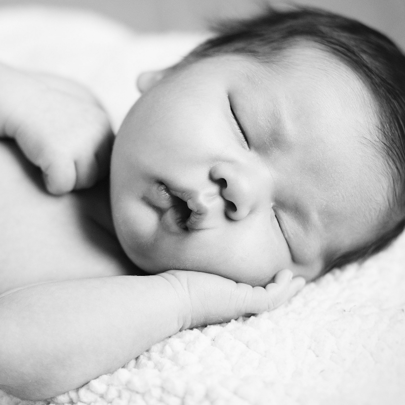 What do we put in the bed? A review on a recent study on infant sleep